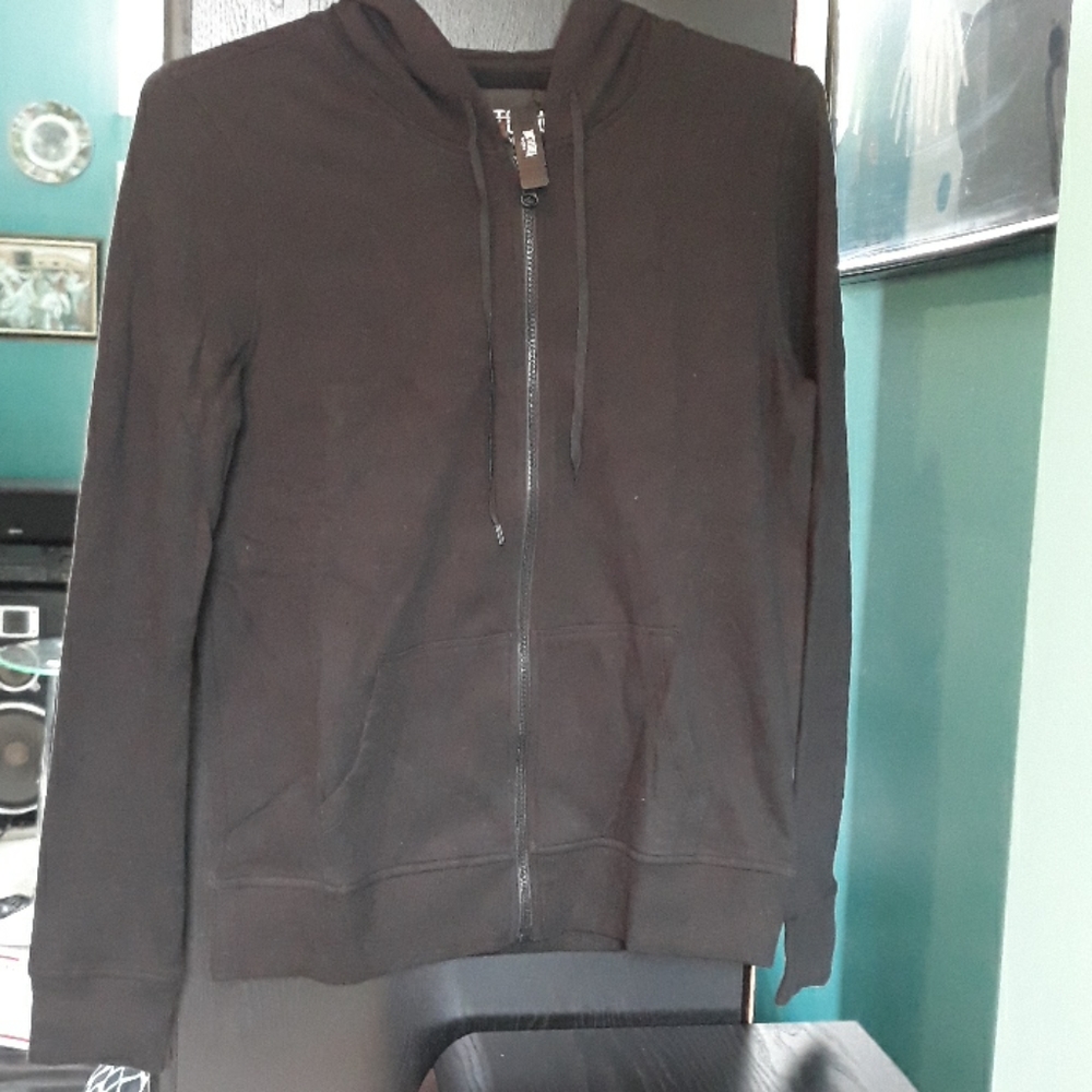 Black sweat shirt